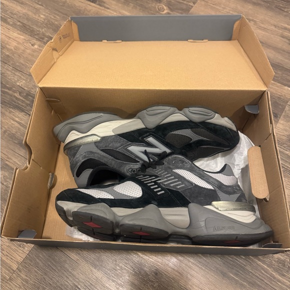 New Balance  9060 Black and Gray 10.5 - Picture 4 of 6